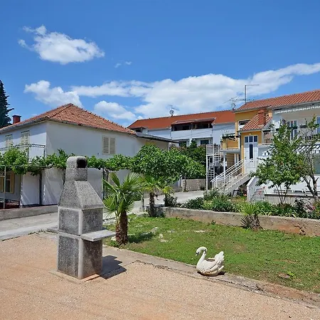 Mira Apartment